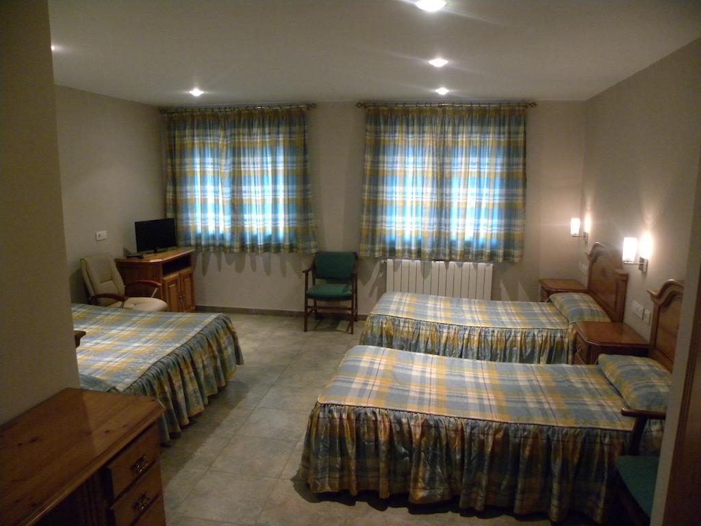 Hotel Duque De Calabria Manzanera Δωμάτιο φωτογραφία